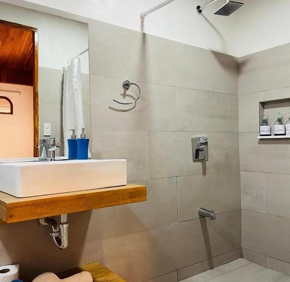 스탠다드 트리플 룸, Ocotal Bed & Breakfast