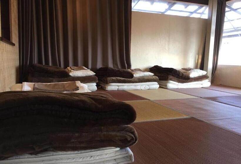 חדר לארבעה סטנדרטי עם נוף לגינה, Okayama Hostel Igusa