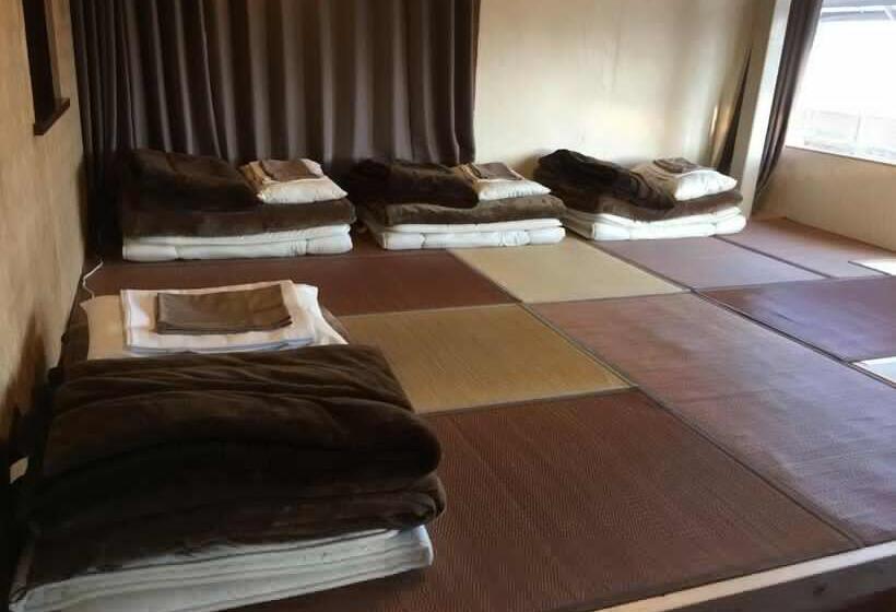 Четырехместный Номер Стандарт Вид на Сад, Okayama Hostel Igusa