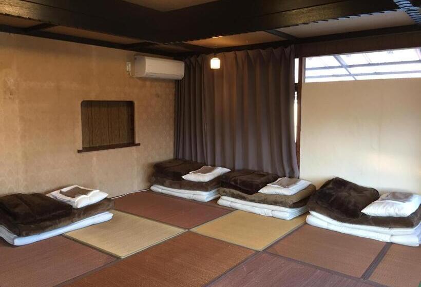 חדר לארבעה סטנדרטי עם נוף לגינה, Okayama Hostel Igusa