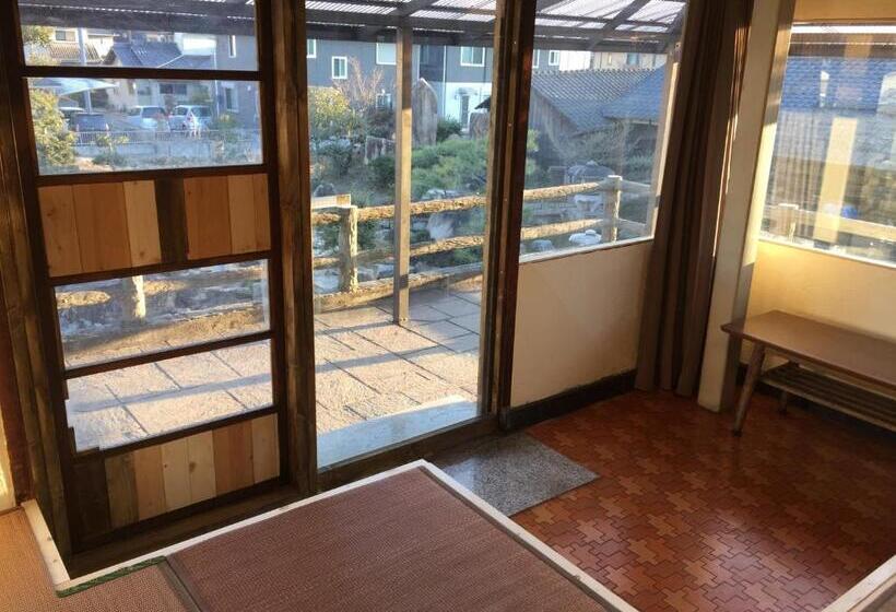 חדר לארבעה סטנדרטי עם נוף לגינה, Okayama Hostel Igusa