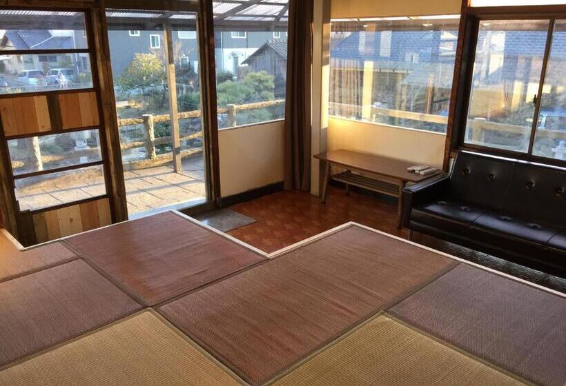 חדר לארבעה סטנדרטי עם נוף לגינה, Okayama Hostel Igusa