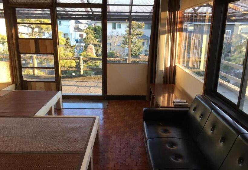 חדר לארבעה סטנדרטי עם נוף לגינה, Okayama Hostel Igusa