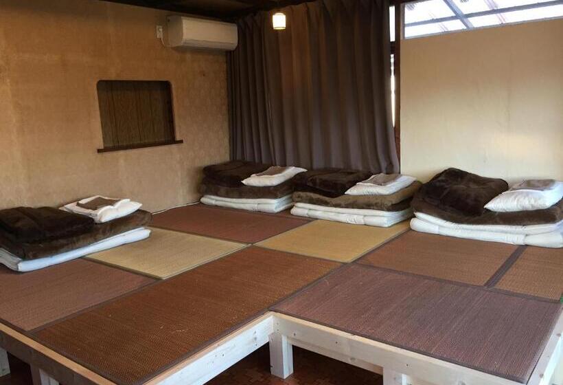 חדר לארבעה סטנדרטי עם נוף לגינה, Okayama Hostel Igusa