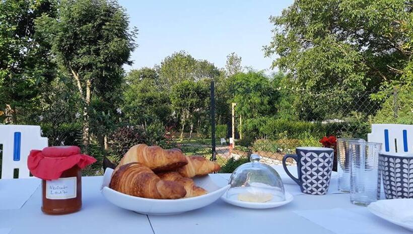 デラックスバンガロー, Domaine Le Colombier