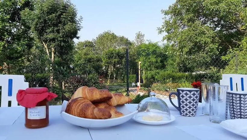 デラックスバンガロー, Domaine Le Colombier