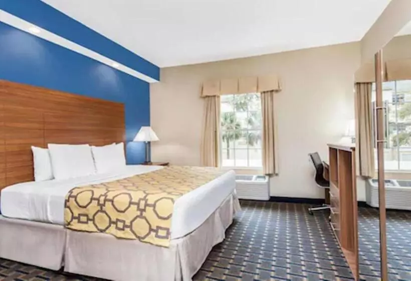 キングサイズベッドのスタンダードルーム, Baymont By Wyndham Jacksonville/butler Blvd