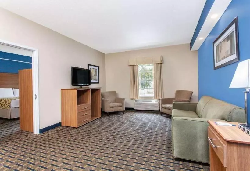 キングサイズベッドのスイートルーム, Baymont By Wyndham Jacksonville/butler Blvd