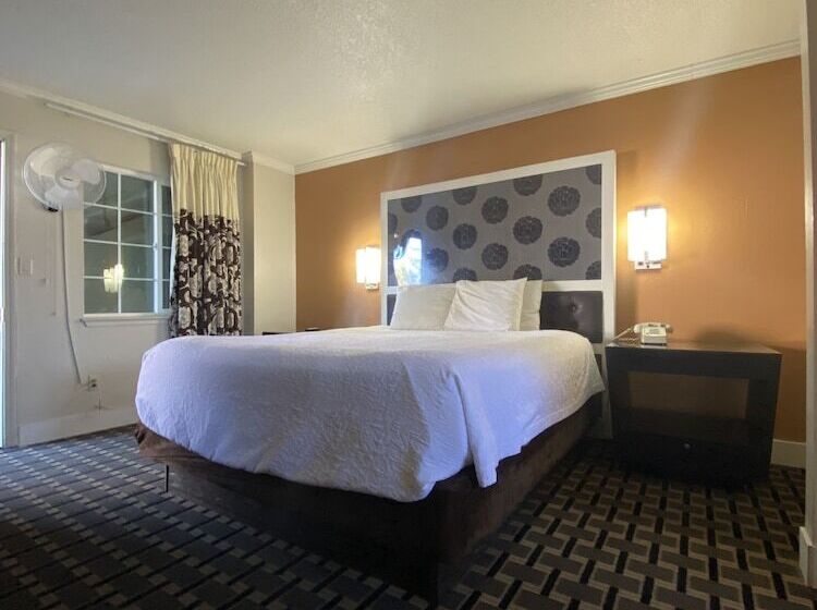 Номер Стандарт, Budget Inn At The Heavenly Gondola