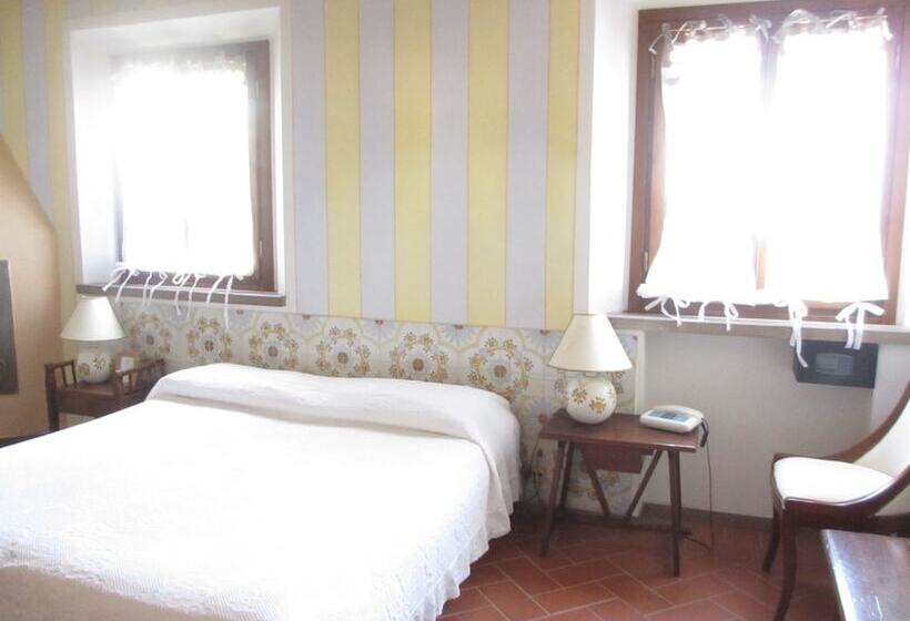 غرفة قياسية ثلاثية, Locanda Le Boscarecce