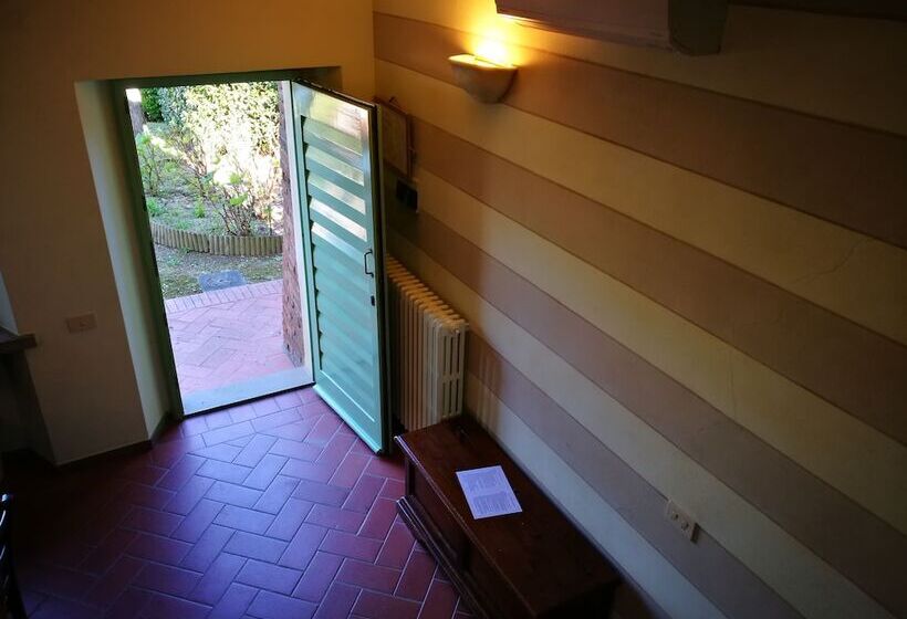 غرفة قياسية رباعية, Locanda Le Boscarecce