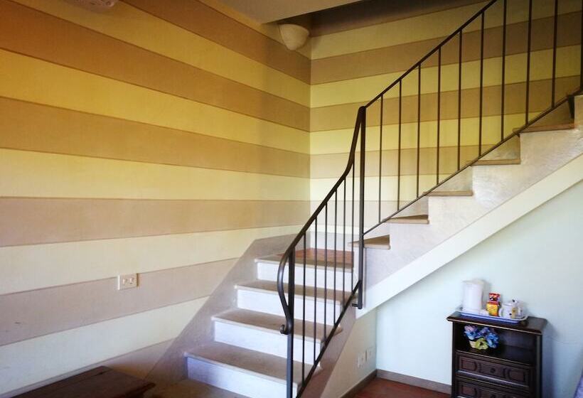 غرفة قياسية رباعية, Locanda Le Boscarecce