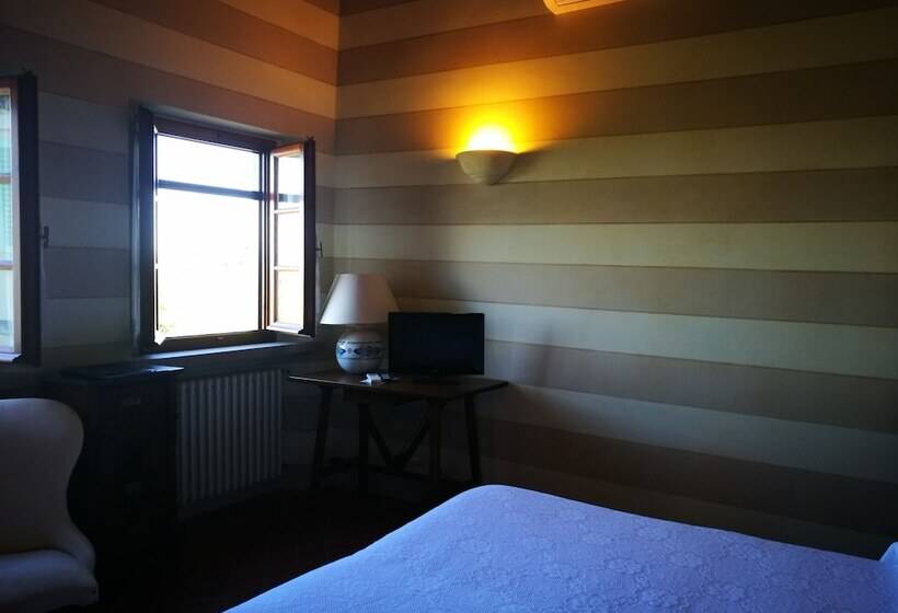 غرفة قياسية رباعية, Locanda Le Boscarecce