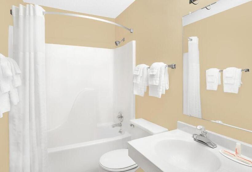 Люкс Кровать Кинг, Super 8 By Wyndham Mt Pleasant