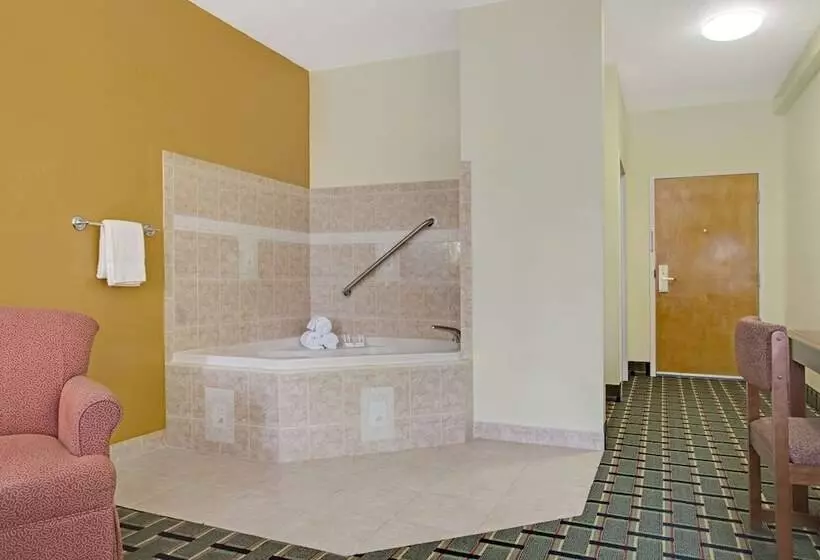 Deluxe-studio, Super 8 By Wyndham Daytona Beach