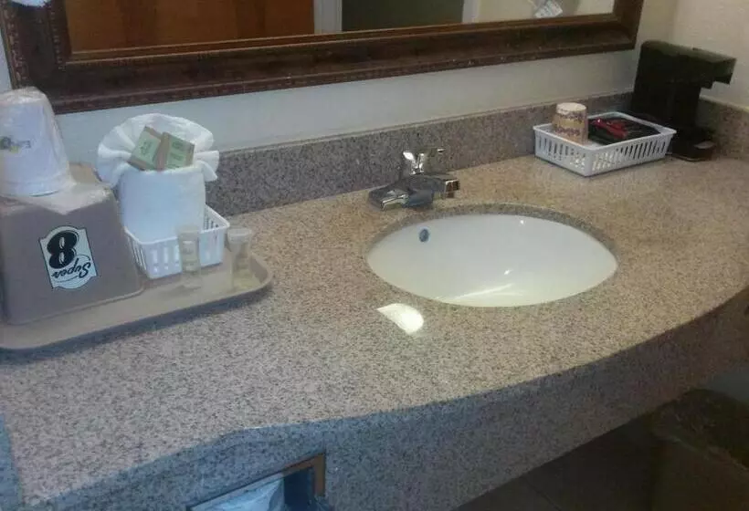 Standard-huone King-vuode, Super 8 By Wyndham Daytona Beach