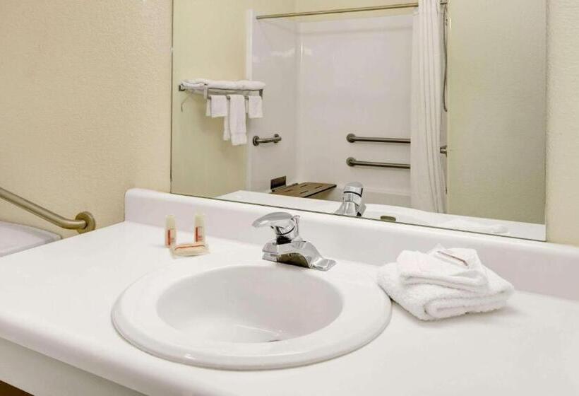 غرفة قياسية سرير كينج لذوى الإحتياجات الخاصة, Super 8 By Wyndham De Soto