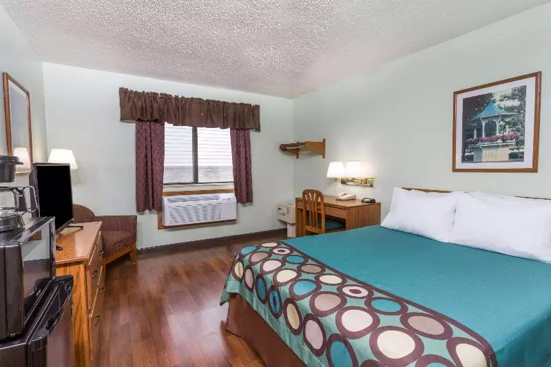 Standard-huone King-vuode, Super 8 By Wyndham Gallipolis Pt Pleasant Area