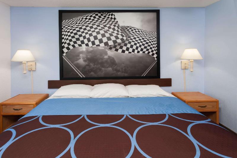 غرفة قياسية سرير كينج, Super 8 By Wyndham Huntington