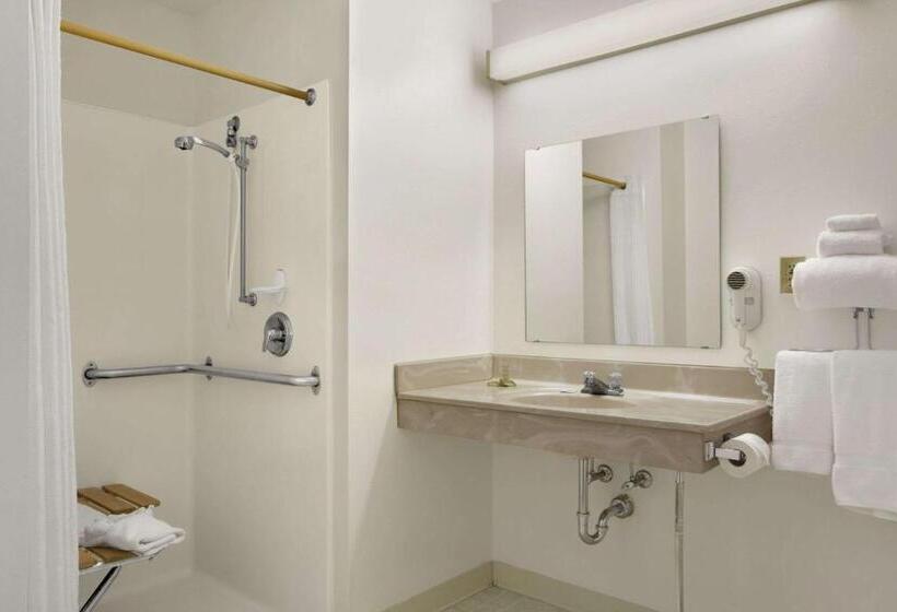 غرفة قياسية سرير كينج لذوى الإحتياجات الخاصة, Super 8 By Wyndham Washington