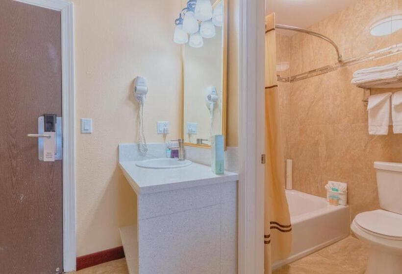 غرفة قياسية, The Monarch Inn