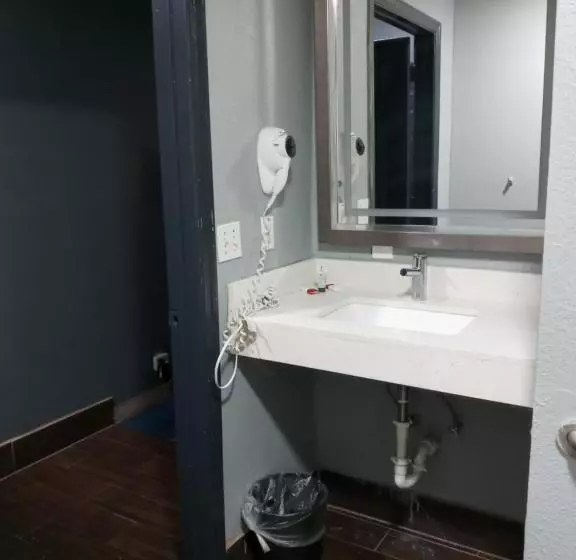 身障者適用キングサイズベッドルーム, Travel Inn Winter Haven