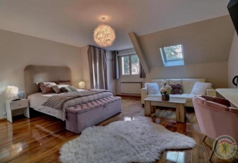 جناح, La Clotière