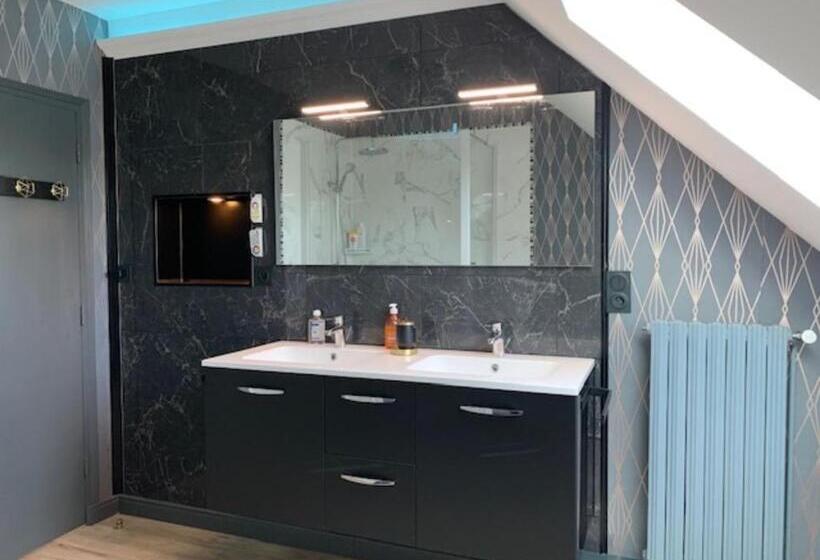 غرفة قياسية, La Clotière