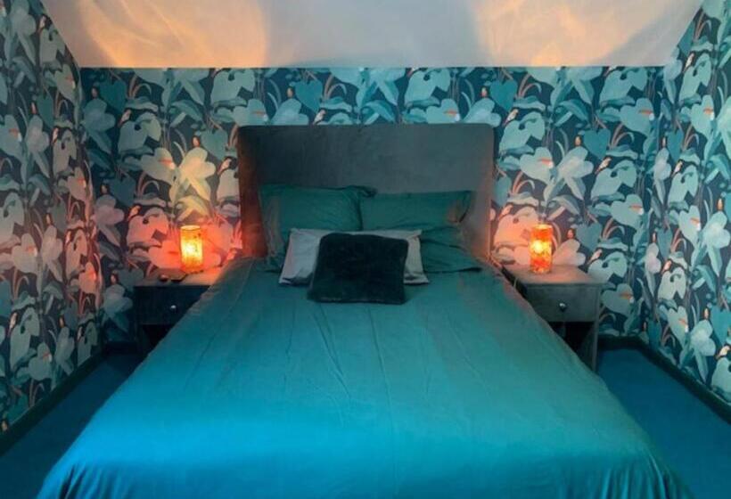 غرفة قياسية, La Clotière