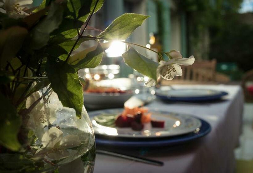 غرفة قياسية مطلّة علي الحديقة, Le Mas Des Sages