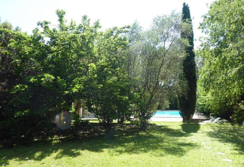 منزل غرفتين نوم, Le Mas Des Sages