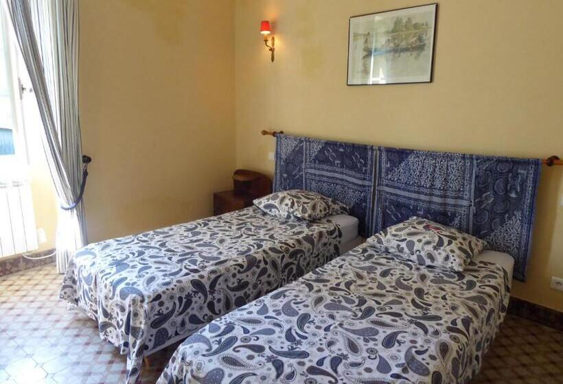 جناح عائلي, Le Mas Des Sages