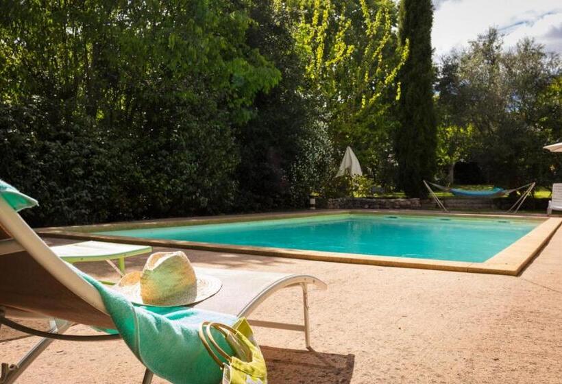 غرفة قياسية, Le Mas Des Sages