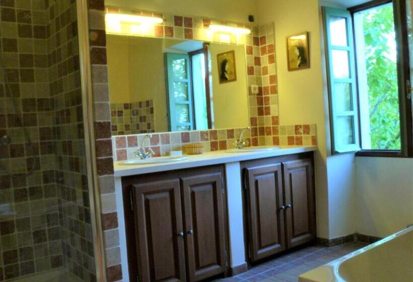 غرفة قياسية, Le Mas Des Sages