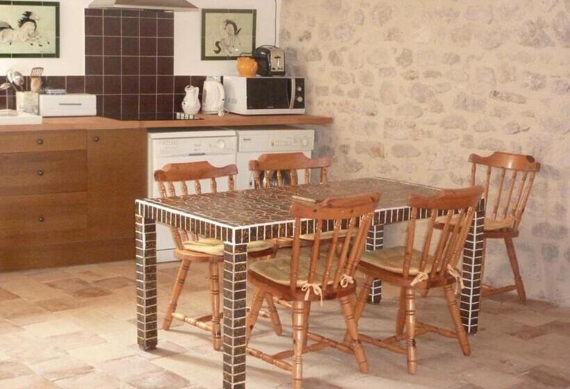 منزل غرفتين نوم, Le Mas Des Sages