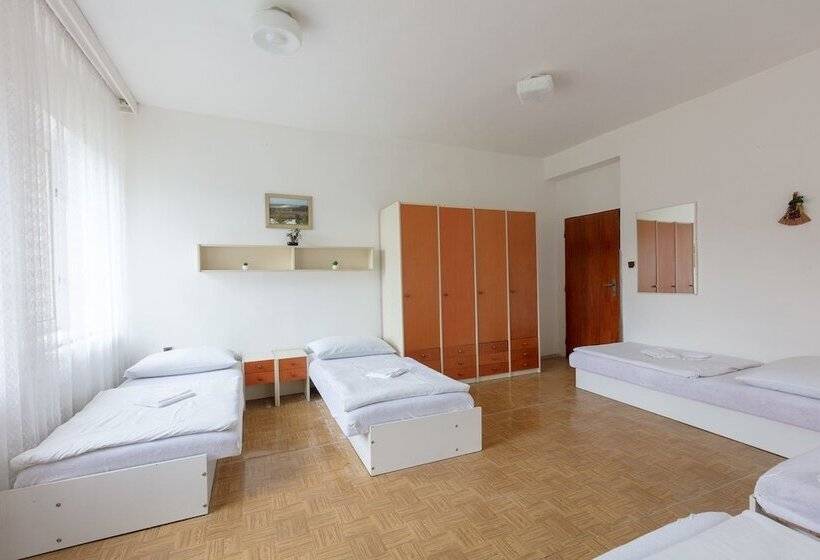 חדר אקונומי לארבעה, Na Potůčníku