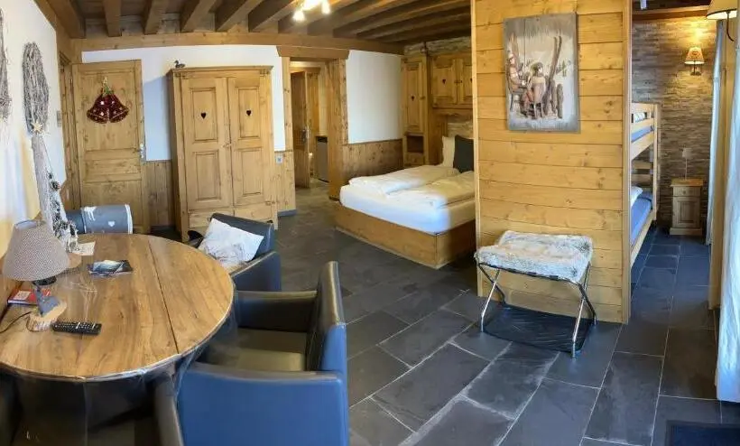 Quarto Triplo Deluxe, De Blockhut