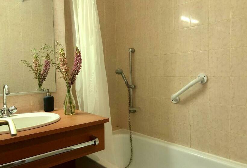 חדר סטנדרט לארבעה, Auberge Des Trois Rivières