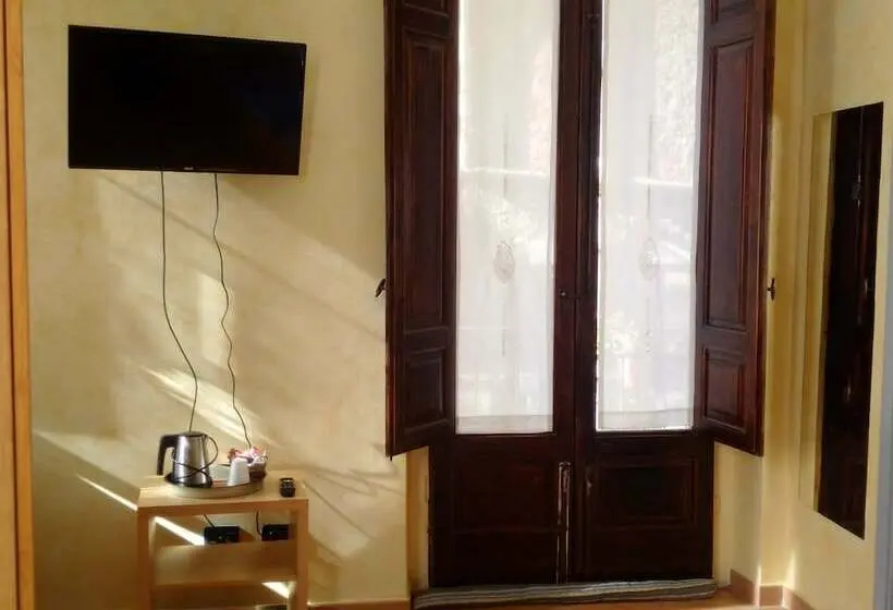 スタンダードシティビュールーム, B&b L’angolo Sulla Piazza