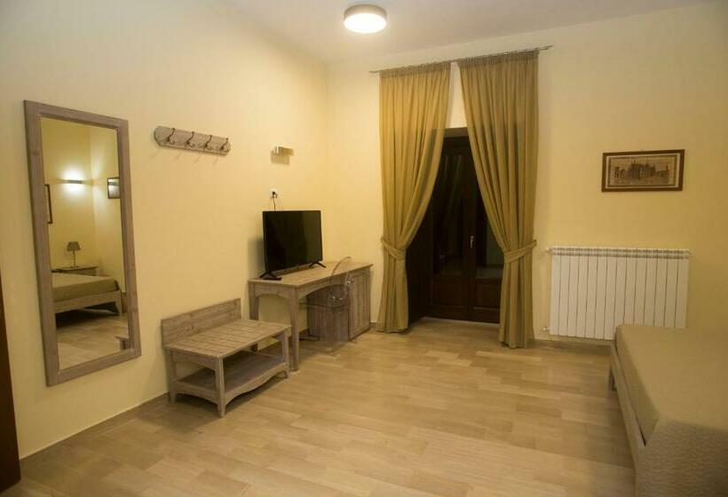 חדר קומפורט לשלושה, L'antico Monastero