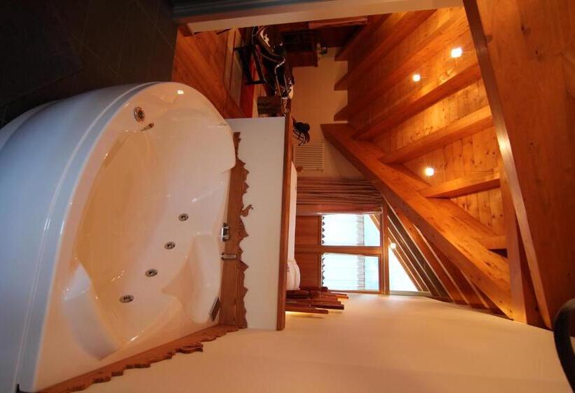 סוויטה עם ג'קוזי, Albergo Edelweiss   Larespa