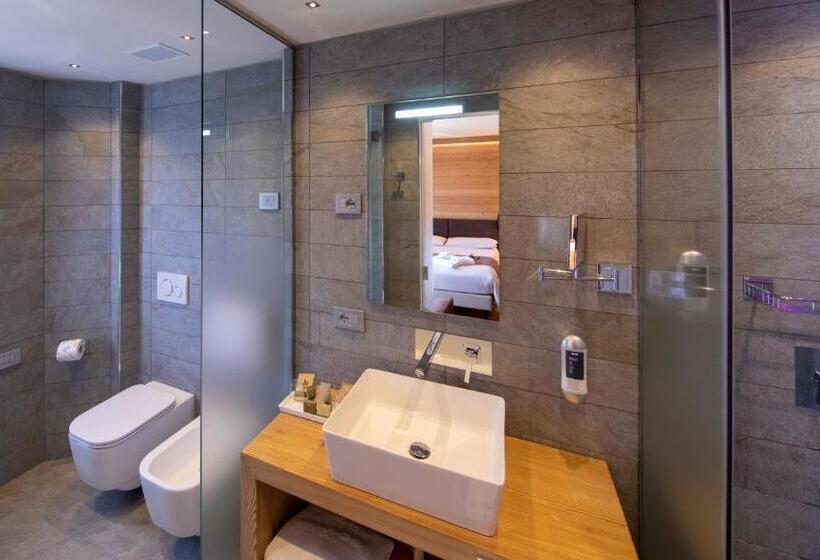 חדר סופריור עם מיטת קינג, Albergo Edelweiss   Larespa