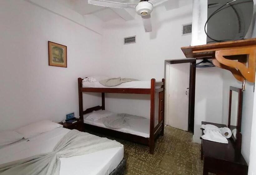 غرفة قياسية رباعية, Montecarlo Beach