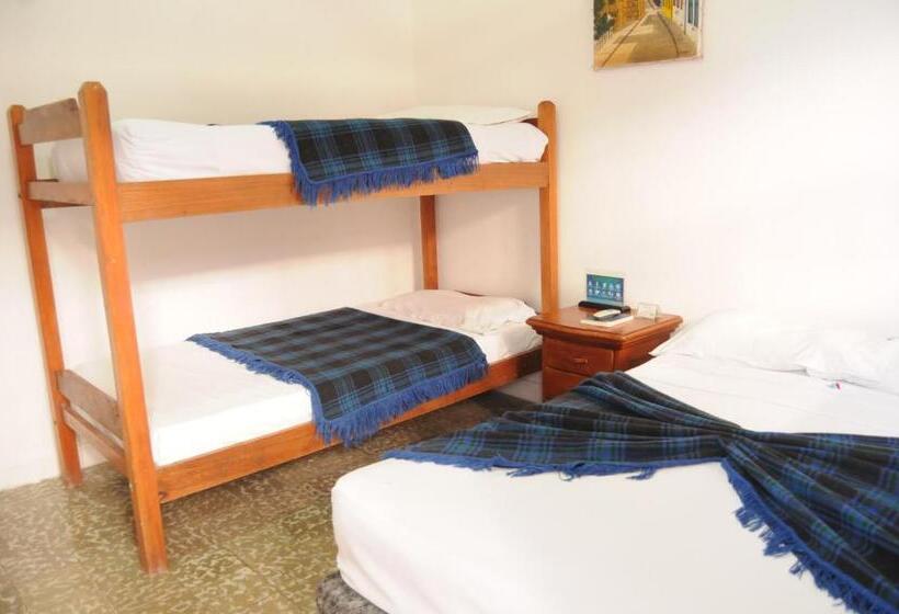 اتاق استاندارد چهار تخته, Montecarlo Beach