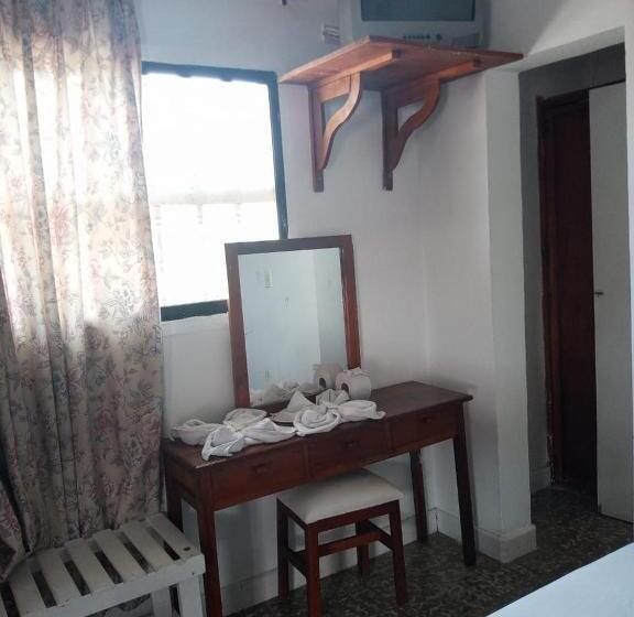 غرفة قياسية رباعية, Montecarlo Beach