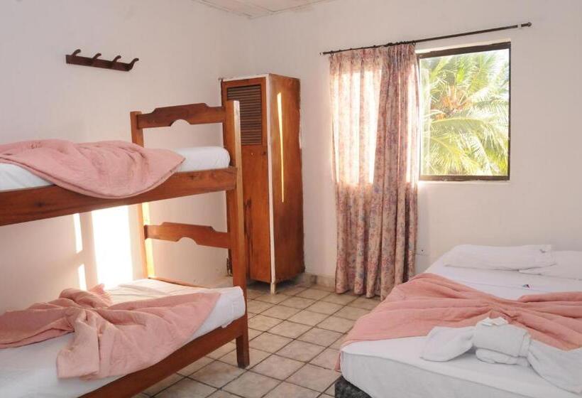 غرفة قياسية ثلاثية, Montecarlo Beach