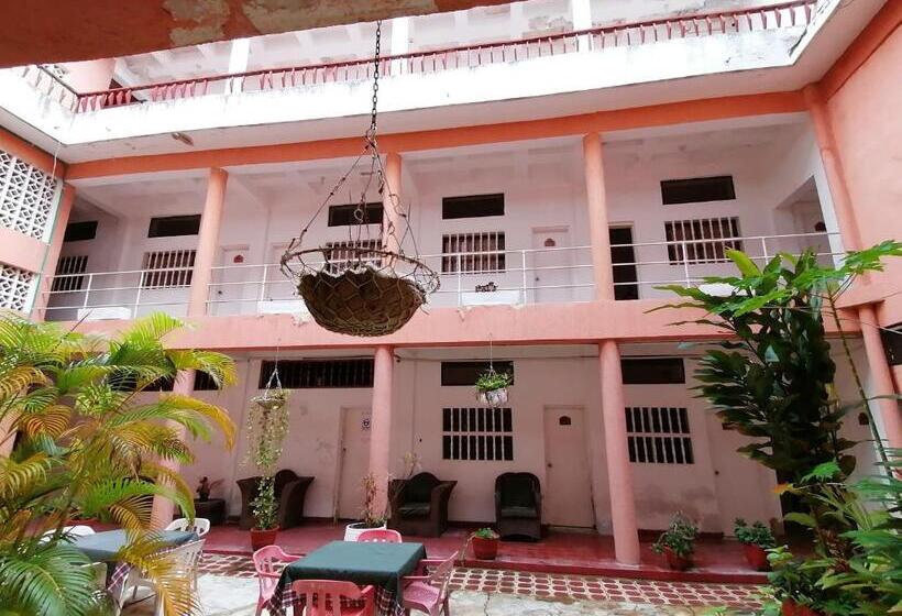 غرفة قياسية رباعية, Montecarlo Beach