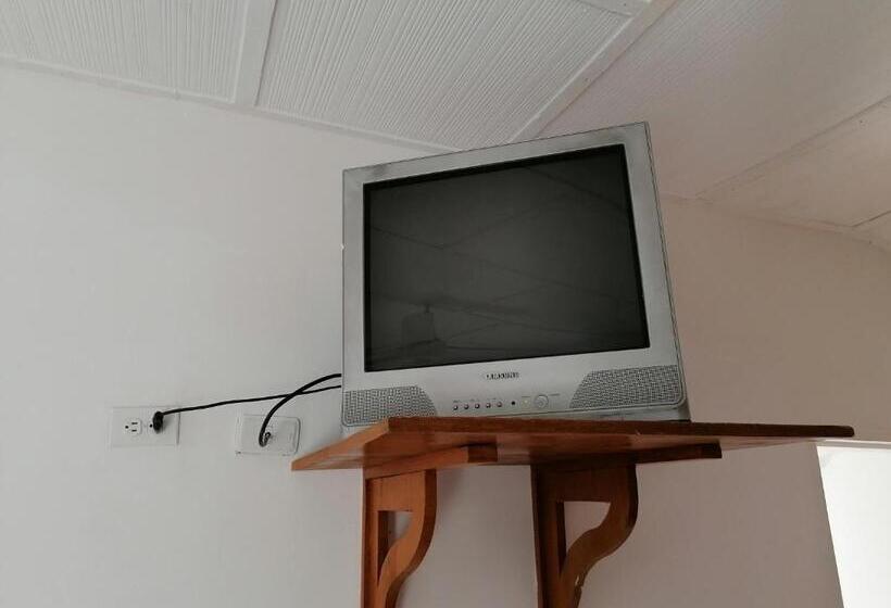 غرفة قياسية ثلاثية, Montecarlo Beach