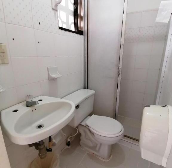 غرفة قياسية ثلاثية, Montecarlo Beach