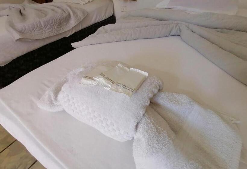 غرفة قياسية ثلاثية, Montecarlo Beach